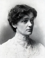 Nelli Cecil